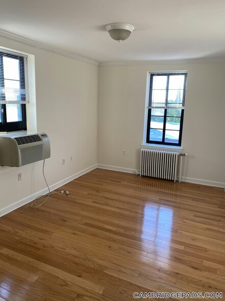Building Photo - 60 Brattle St