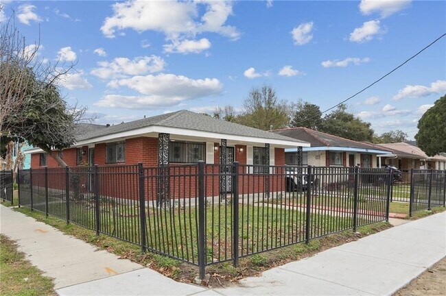 Building Photo - 7551 Oak St
