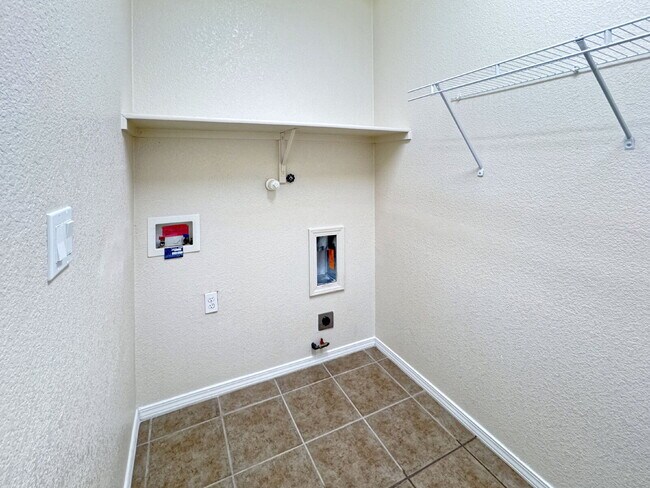Building Photo - Stunning Cabezon Area Home!
