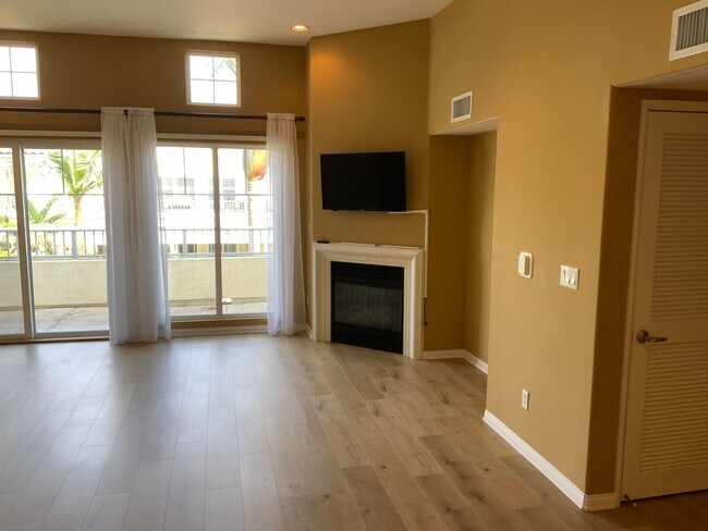 Building Photo - Fully Furnished Unit!!!
