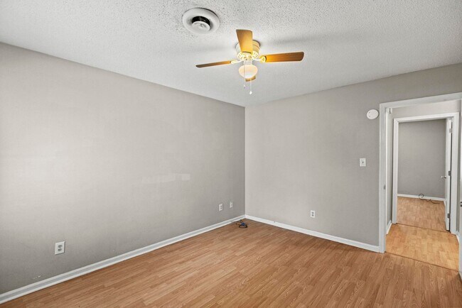 Building Photo - 130-132-132 Pine Crest Dr