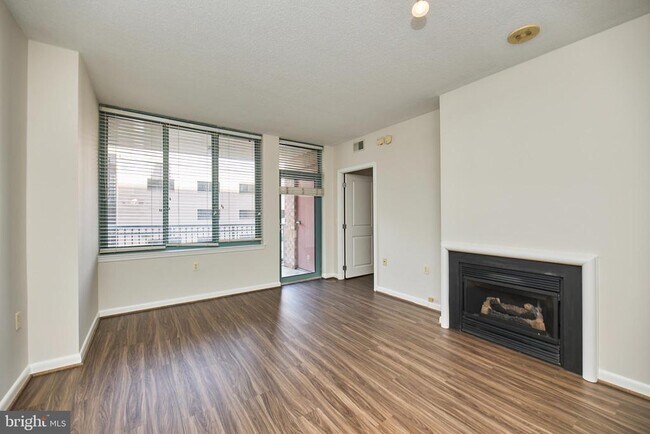 Building Photo - 851 N Glebe Rd