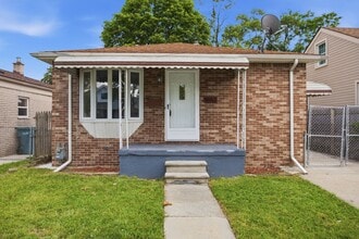 Building Photo - SPECTACULAR 3 BED/1 BATH IN LOVELY LINCOLN PARK! APPLY NOW!