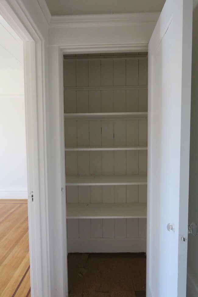Building Photo - 152A