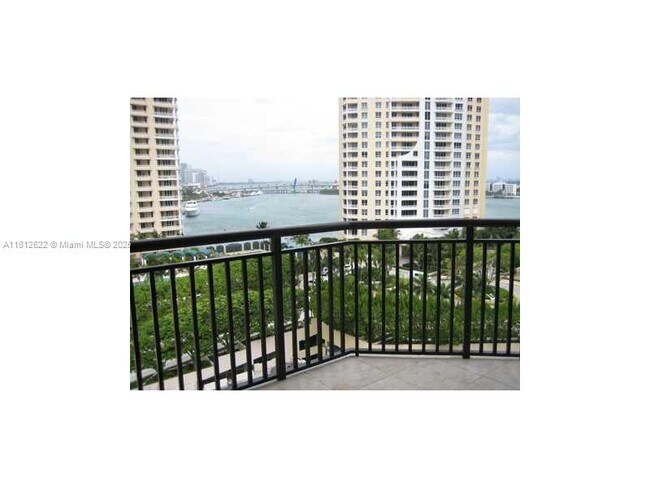 Building Photo - 540 Brickell Key Dr