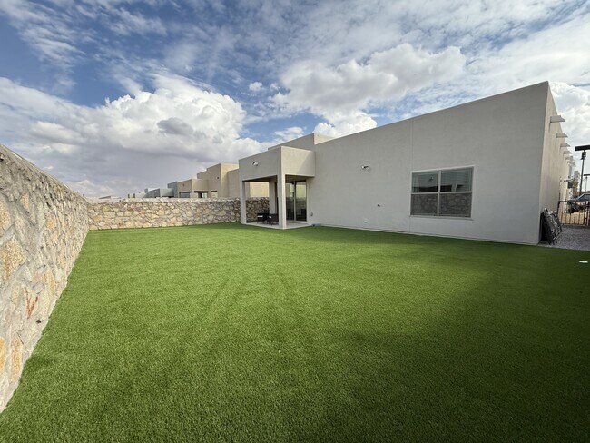 Building Photo - 51069 Purple Mat Ave