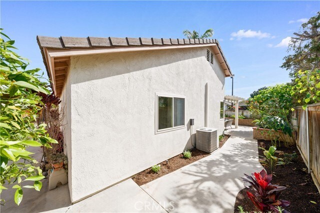 Building Photo - 10 Alderbrook