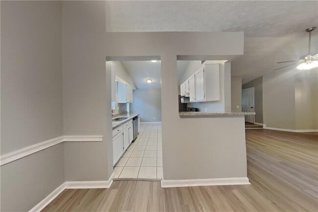 Building Photo - 815 Riverstone Ln