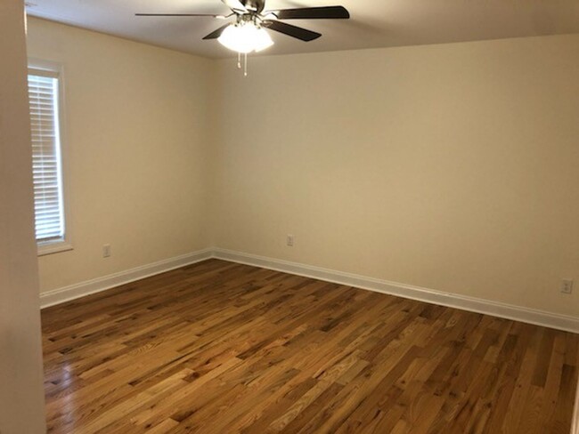 Building Photo - Pristine Duplex with Hardwood Floors and M...