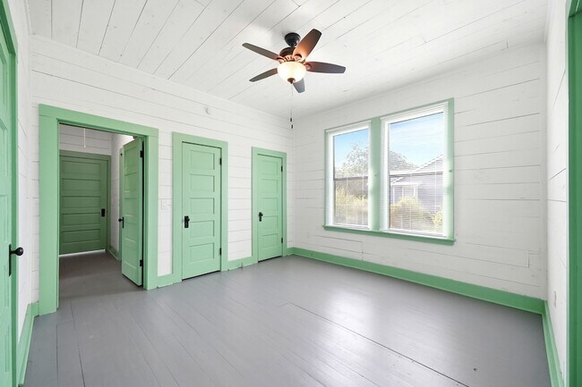 Building Photo - 313 S Blackwell St