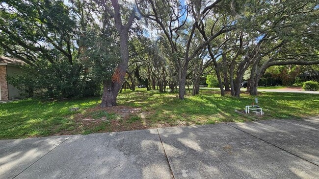 Building Photo - 18720 Oak Way Dr