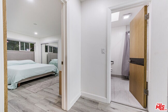 Building Photo - 722 Lincoln Blvd