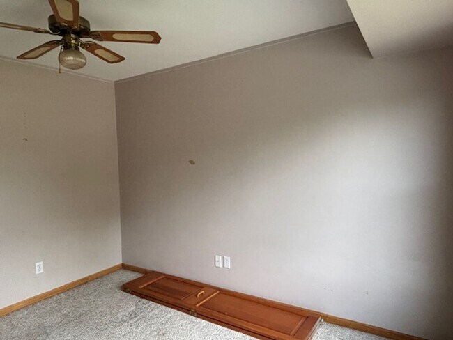 Building Photo - Spacious 4 BR/4 BA Single-Family Home in a...