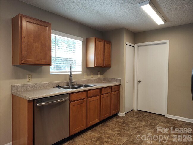 Building Photo - 2038 Dunsmore Ln