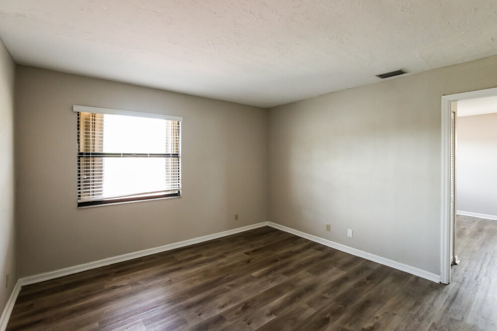 Building Photo - 578 Lakeside Cir