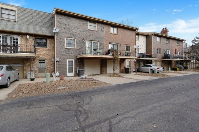 Building Photo - Townhouse by Quality Home Management
