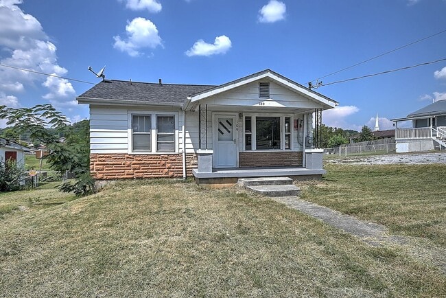 Primary Photo - 109 Bettie St