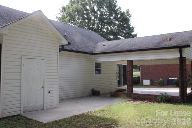 Building Photo - 2212 Crosswinds Ct
