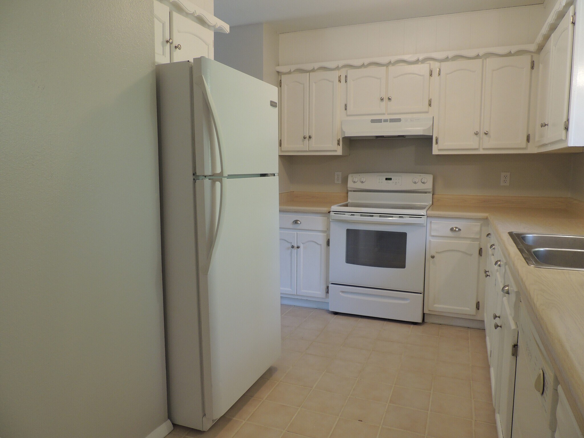 Building Photo - 2664 Bahamas Way