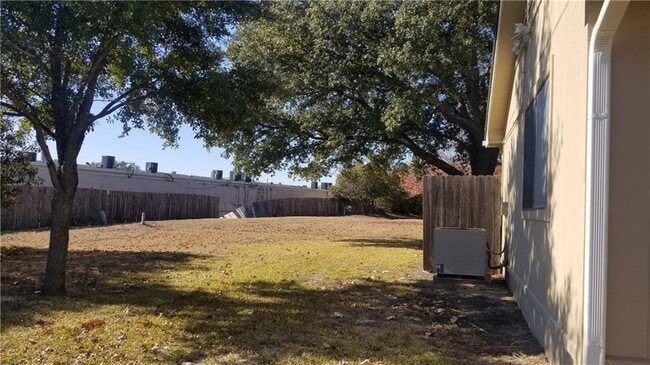 Building Photo - 1011 Markham Ln