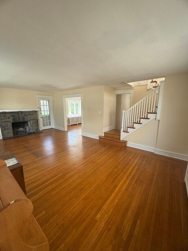 Upper Darby rental. Ready to tour. - Upper Darby  rental. Ready to tour.