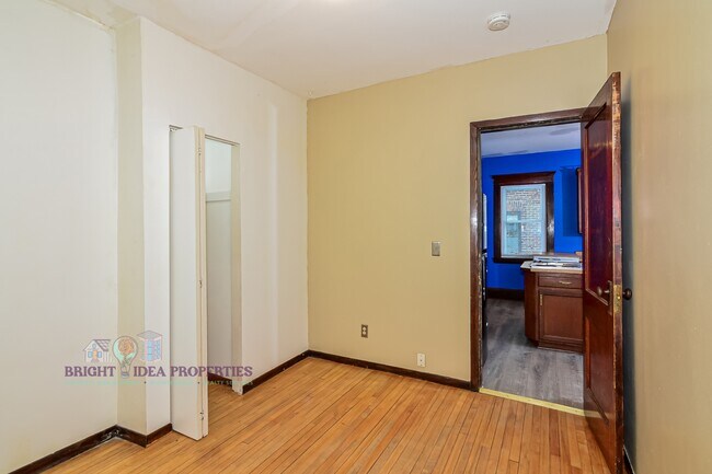 Building Photo - 2104 Emerson Ave S