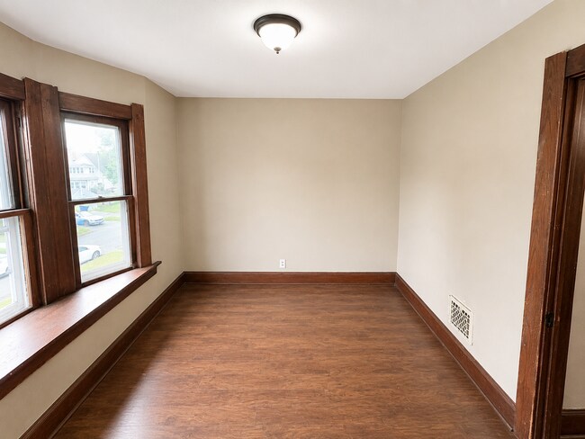 Building Photo - 221 Knower St