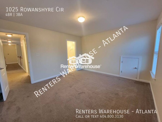 Building Photo - Oversized 4 Bedroom with potential to be a...