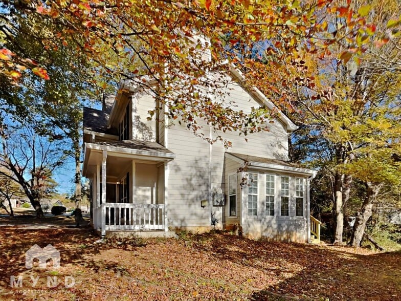 Building Photo - 3050 Brook Hollow Dr