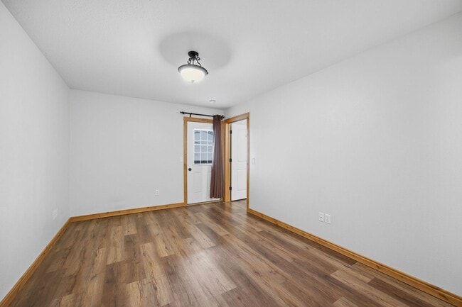 Building Photo - 2 Bed 2 Bath Condo - Near Shopping!