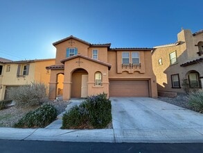 Building Photo - Beautiful 4Bed/3Bath/2Car home located between Summerlin/Providence area