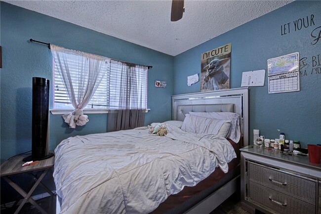 Building Photo - 4950 Elmhurst Ln