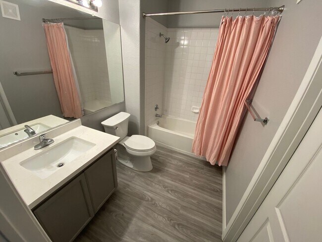 Building Photo - GORGEOUS CONDO IN GATED COMMUNITY NEAR SUMMERLIN