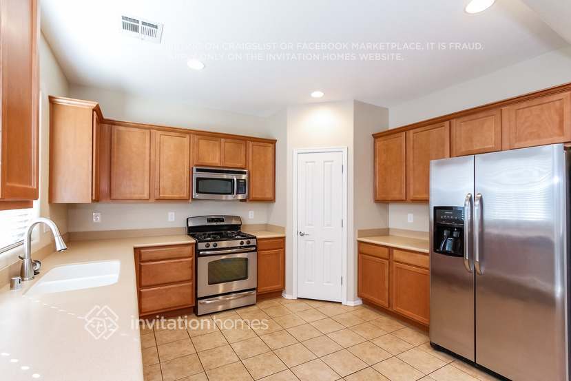 Building Photo - 2425 Rue Royale St