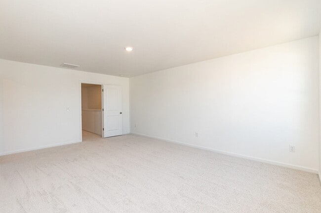 Building Photo - Brand New Townhome!