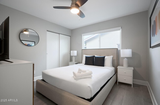 Building Photo - 8620 E Plaza Ave