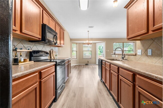 Building Photo - 6711 Bayberry Dr