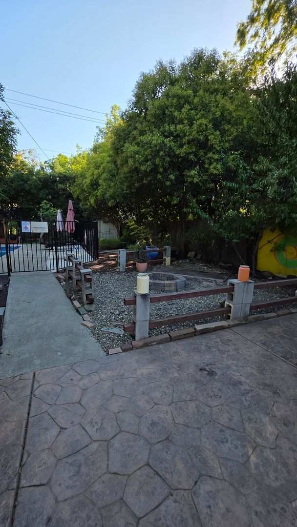 Building Photo - SHORT OR LONG TERM FURNISHED East Sac home...