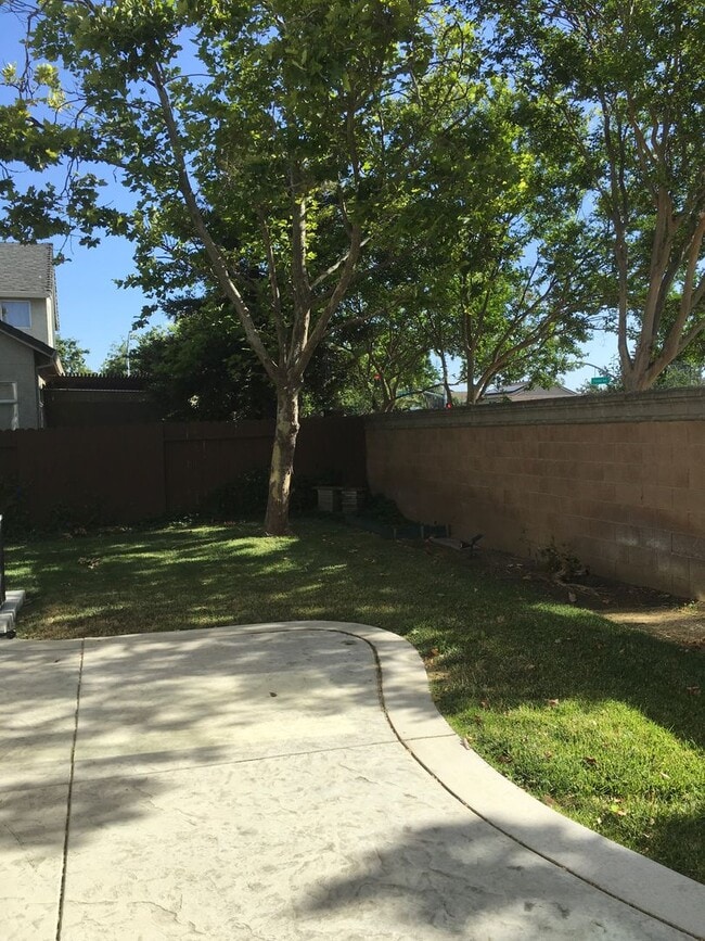 Building Photo - Convenient 3 Bed Home in Sycamore Ranch, Woodland, Near Bel Air Market & Pioneer High