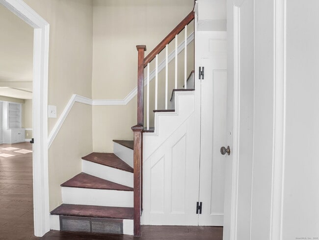 Building Photo - 575 Black Rock Tpke