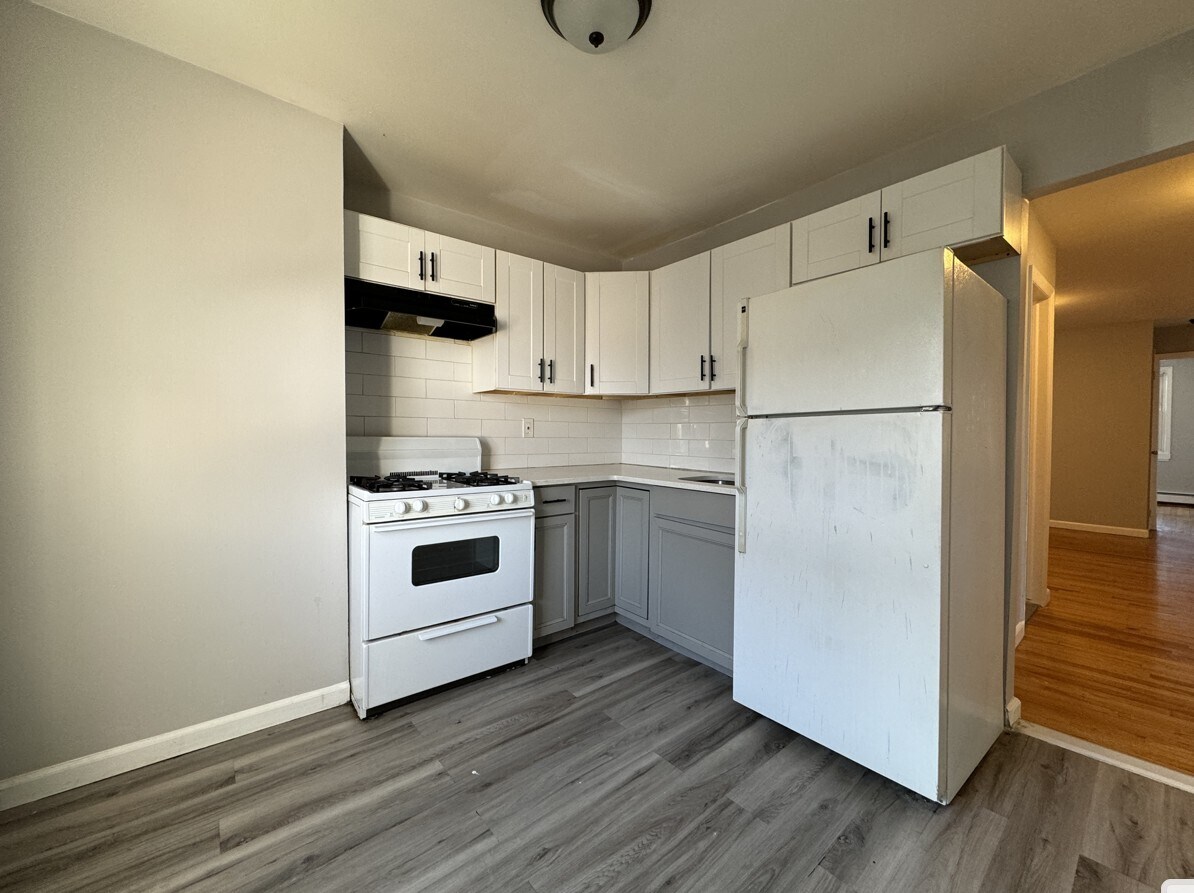 196 Lembeck Ave 2R - 188 Lembeck Ave