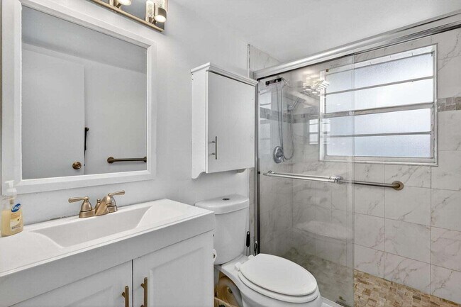 Building Photo - 5 Abbey Ln