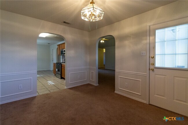 Building Photo - 3803 Lyna Ct