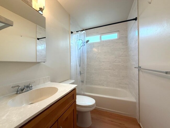Building Photo - 3 Bedroom, 2 Bathroom with Carport
