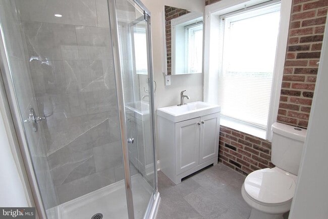 Building Photo - 37 Sixth St