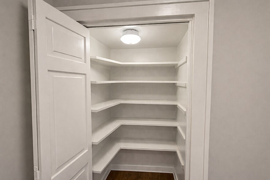 Building Photo - 3219 W Markham St