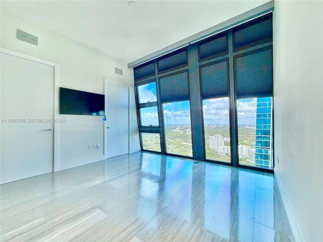 Building Photo - 1451 Brickell Ave