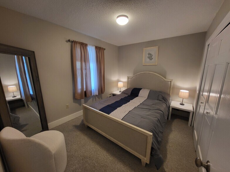 Bedroom 3 - 18 Beachwood Bay Dr