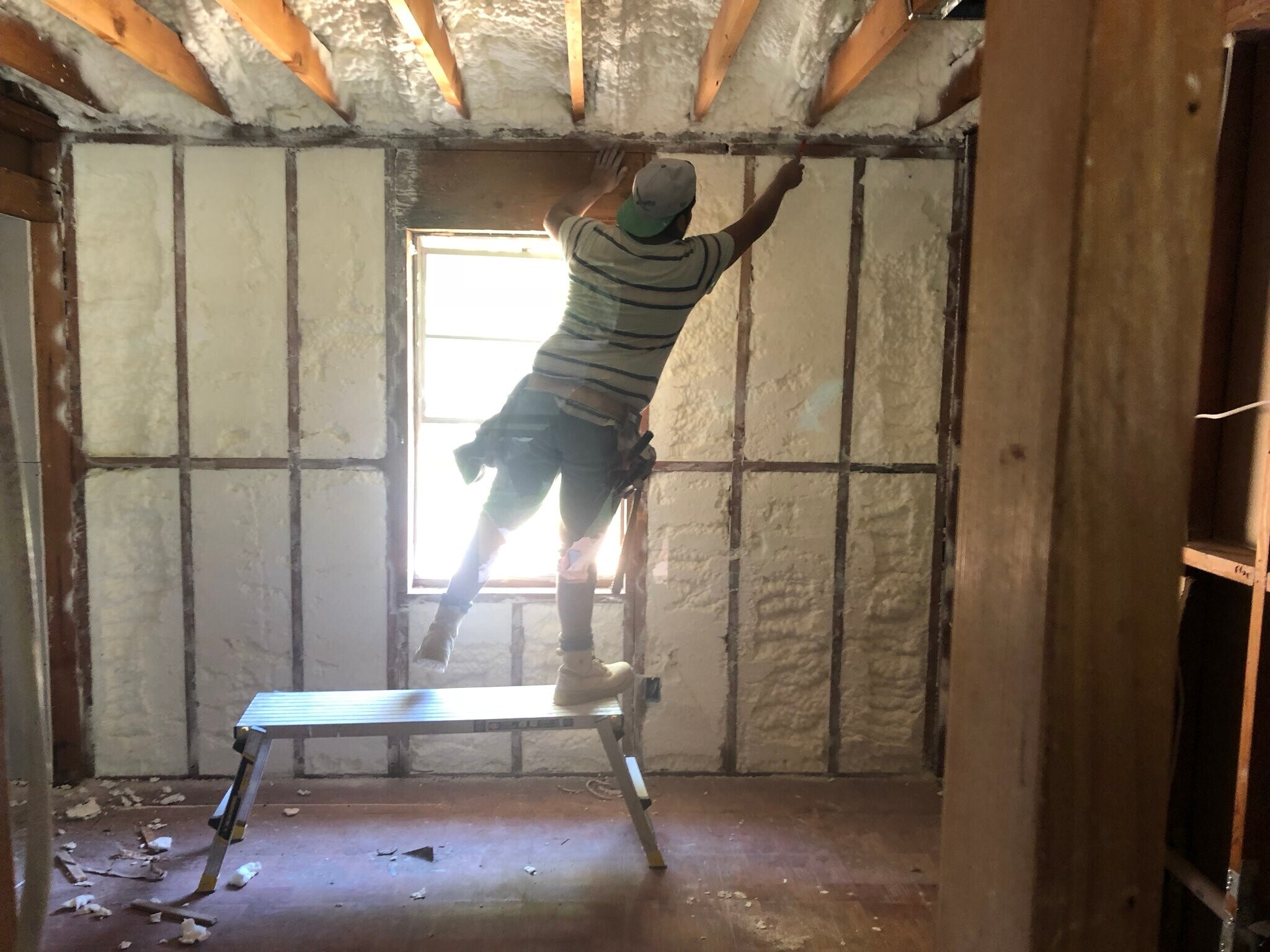 Building Photo - 1128 Lakeview Dr