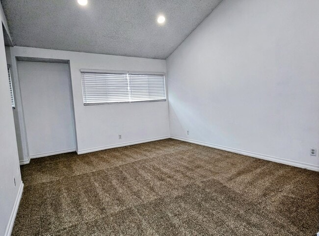 Building Photo - 1139 W Badillo St